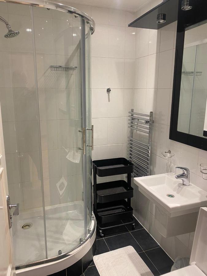 Apartamento Cozy Two Bedroom Flat In The Heart Of *