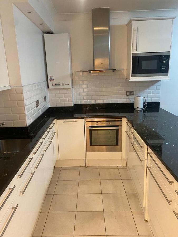 Cozy Two Bedroom Flat In The Heart Of * Londres